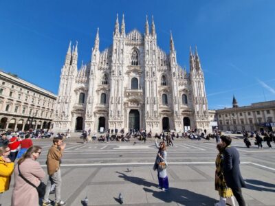 Milan: Duomo Rooftop and Cathedral Guided Tour with Tickets - Meeting at Piazza del Duomo: Find the Guide and Get Headsets