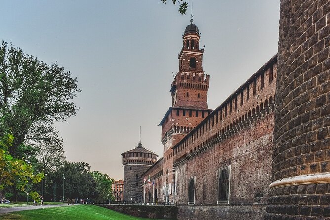 Milan Duomo, Sforza Castle and Pieta Guided Tour with Tickets - Milan in three hours, without the normal line headaches