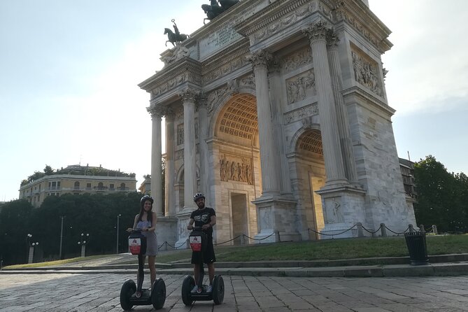 Milan: Electric Bicycle Tour Tourist Guide Live - 3 hours & half - Milan skyline moments and the first look at Arco della Pace