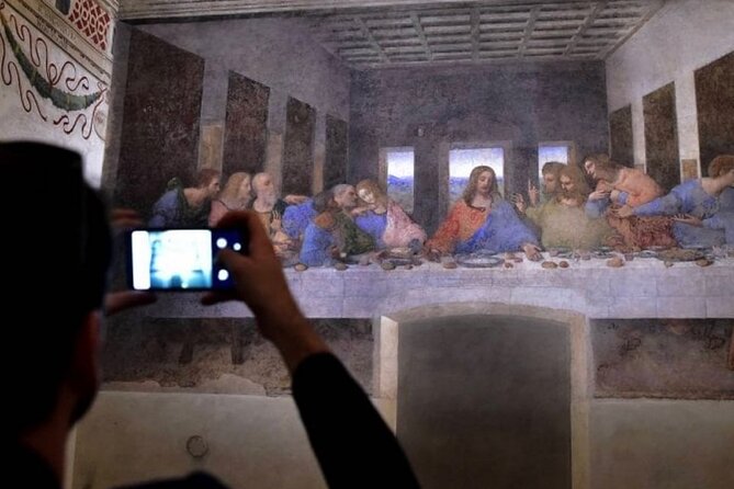 Milan: Exclusive Access with Last Supper visit & Guided Tour - Earphones, group size, and how the tour stays manageable