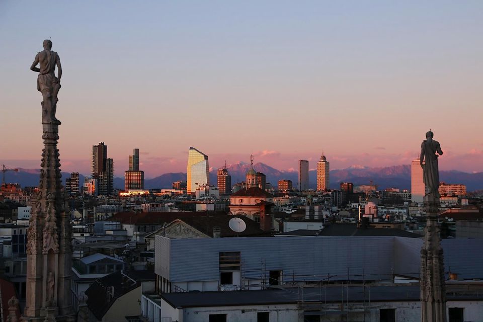 Milan: Express Walk with a Local in 90 minutes - Small-group intimacy: up to 8 and adaptable to real life