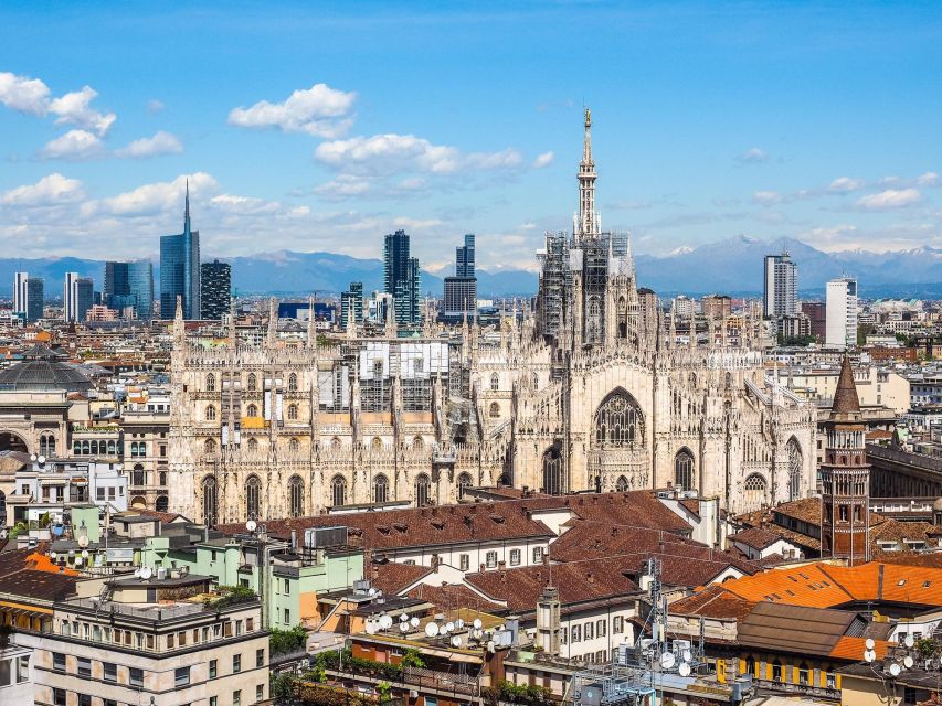 Milan: Express Walk with a Local in 90 minutes - Meeting at Statua di Vittorio Emanuele II: Get oriented before you roam
