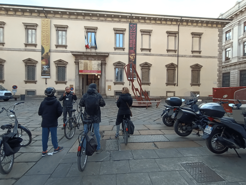 Milan: Guided Bike Tour - Mercanti Square, La Scala Square, and the Galleria-to-Duomo finale