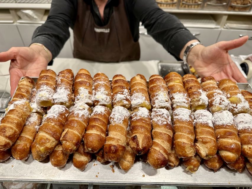 Milan: Guided Street Food Walking Tour with Food Tasting - Piazza Mercanti and the Duomo area: eating with history all around