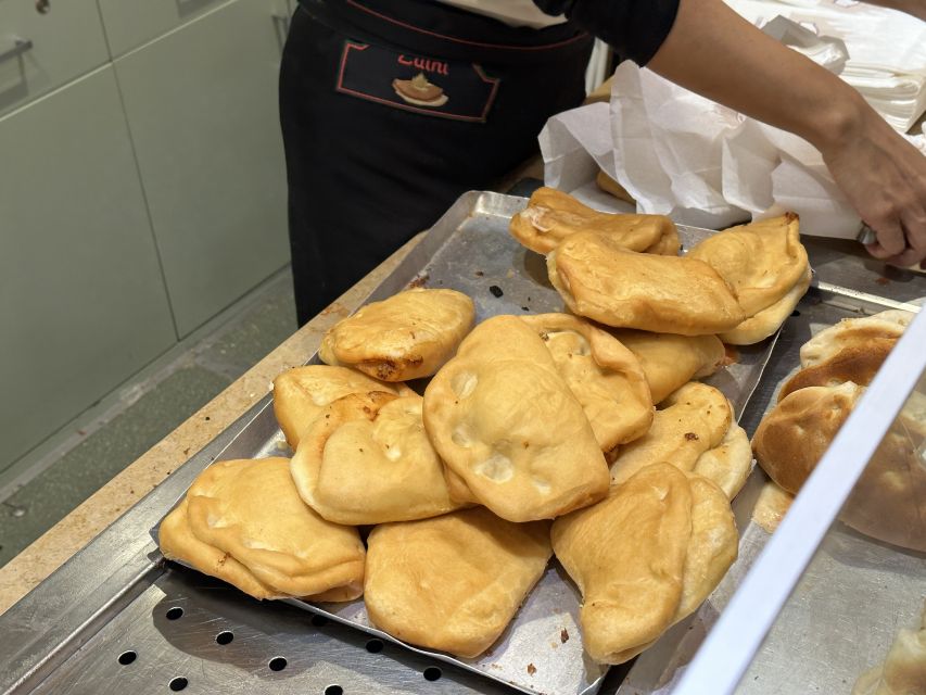 Milan: Guided Street Food Walking Tour with Food Tasting - Group pace, comfort, and what to expect when you’re eating a lot