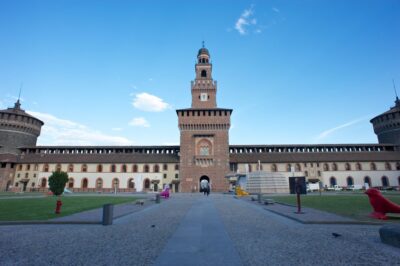 Milan: Guided Walking Tour with Duomo and the Last Supper - Finding your guide at Milano Cadorna (and why early arrival helps)