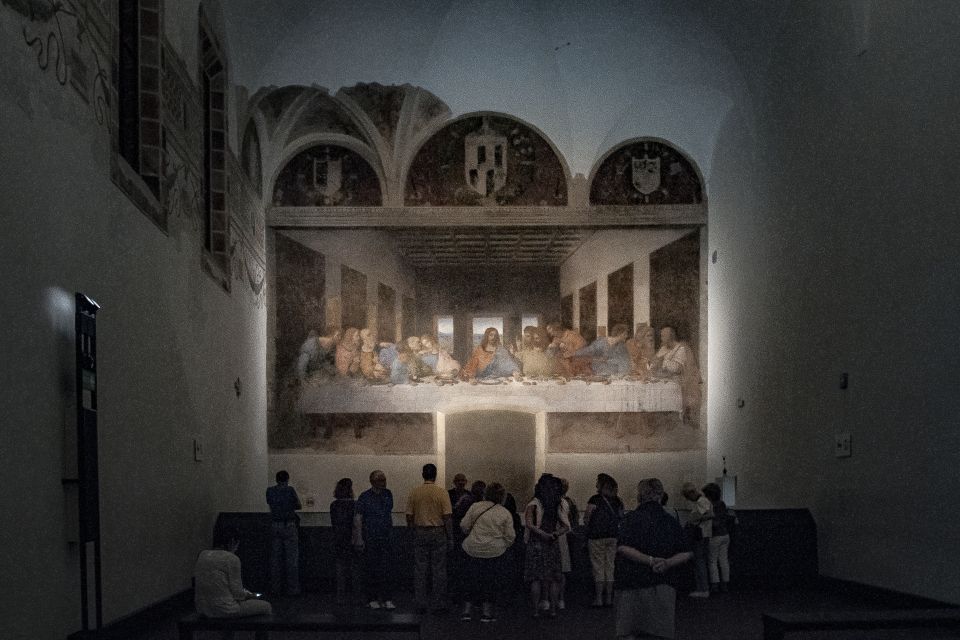 Milan: Guided Walking Tour with Last Supper Skip-the-Line - Finding the meeting point at Duomo Square, no stress