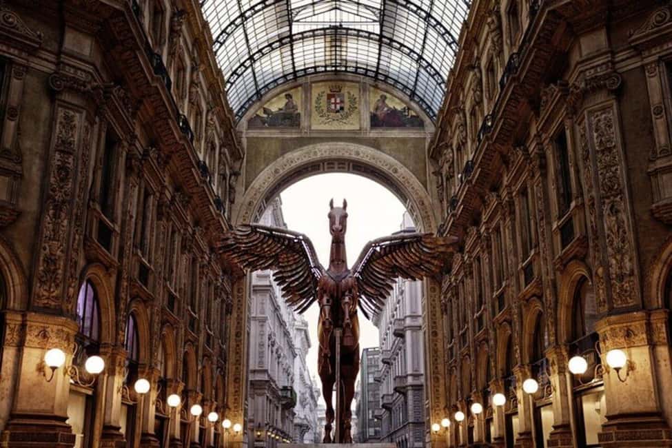 Milan : Highlights & Hidden gems Private Walking Tour - Piazza dei Mercanti: the best place to start your Milan rhythm