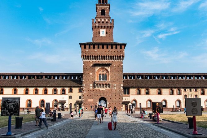 Milan Highlights semi-Private Walking Tour - Heading toward Via Dante and Navigli: street energy with historical breadcrumbs
