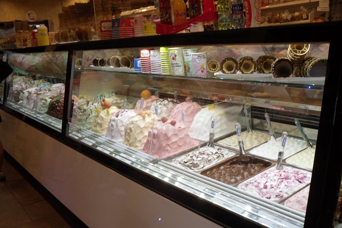 Milan : ITALIAN FOOD TOUR - 3h - Porta Nuova: gelato as the sweet landing