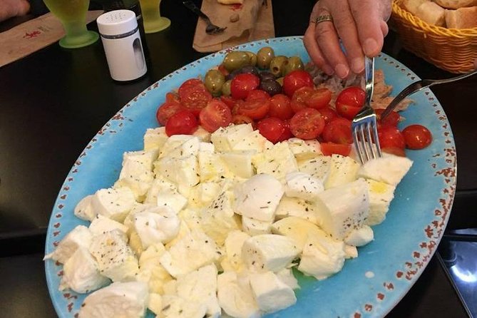 Milan : ITALIAN FOOD TOUR - 3h - Vegetarian option and making sure you stay comfortable