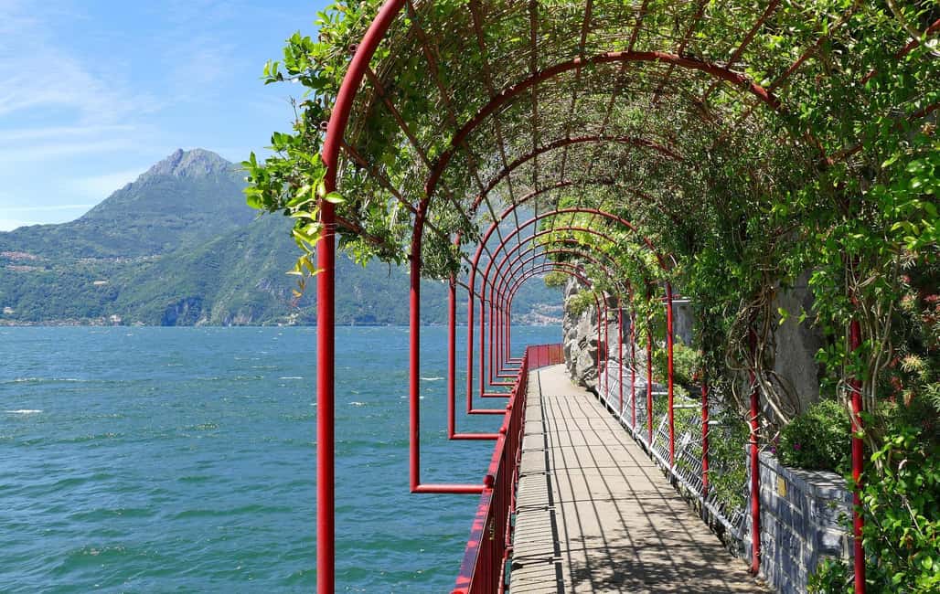 Milan: Lake Como, Bellagio, and Varenna Day Trip & Cruise - How the Como walk works around Duomo Square