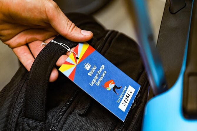 Milan: Luggage Storage Central Station - What drop-off looks like: show ID or email and go