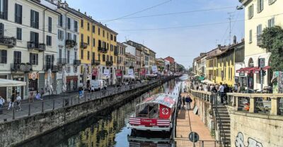 Milan: Navigli District Canal Boat Tour with Aperitivo - Picking your time slot: sunset versus a later departure