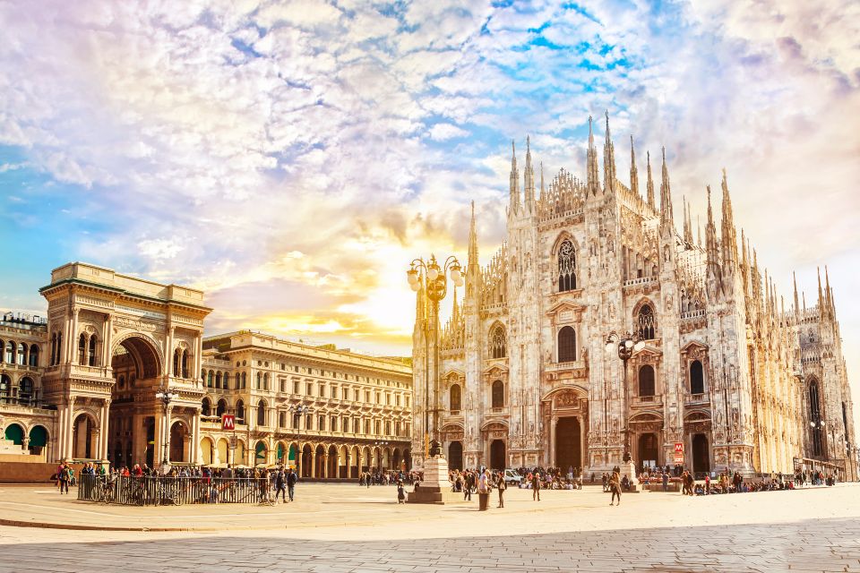 Milan: Old Town Highlights Private Guided Tour - Piazza Mercanti to Santa Maria presso San Satiro: The Old Town Warm-Up