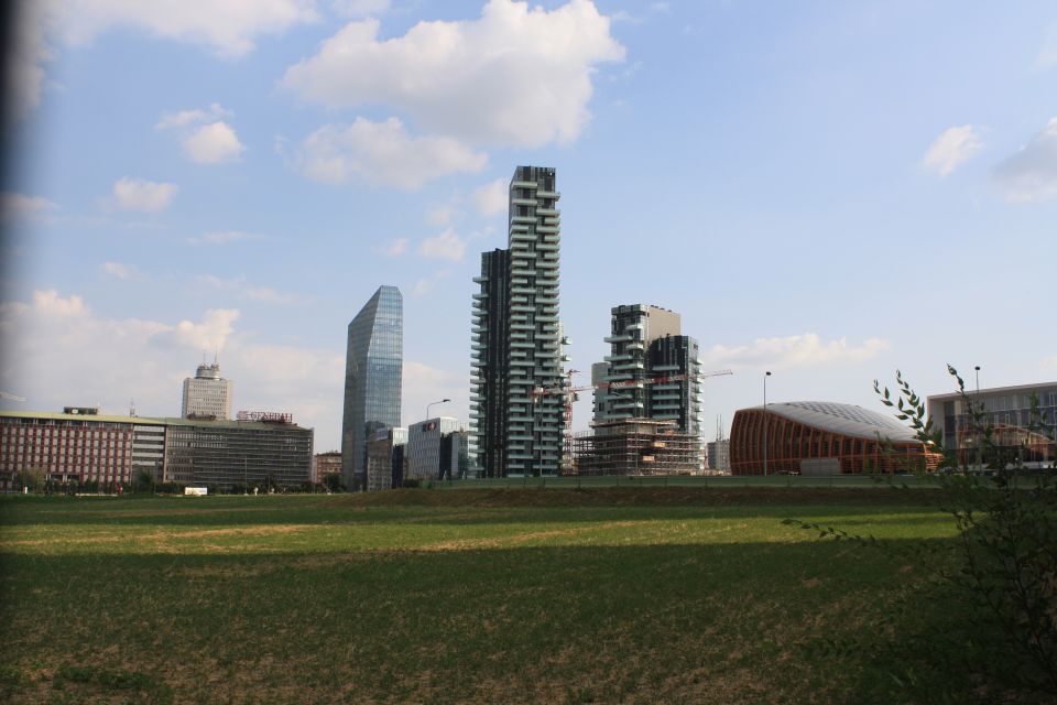 Milan: Piazza Gae Aulenti and Pelli Tower Walking Tour - Price and Value: Is $120.08 Worth 90 Minutes?