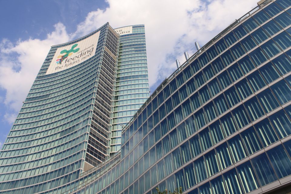 Milan: Piazza Gae Aulenti and Pelli Tower Walking Tour - Comfort, Timing, and What to Bring