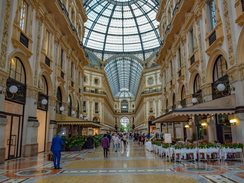 Milan: Private Guided Walking Tour with Aperitif - Meeting at Piazza del Duomo: getting started without stress