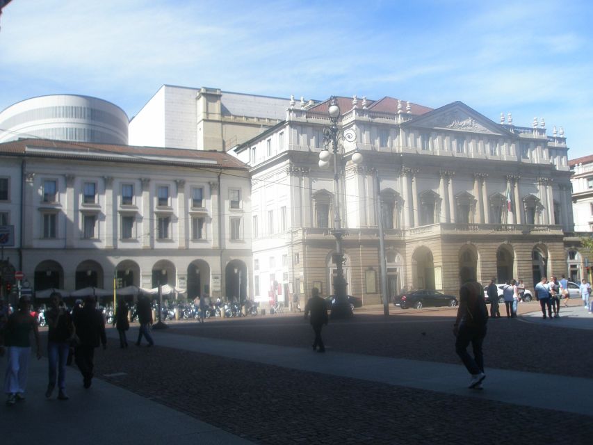 Milan: Private or Shared Essential Walking Tour - Why this 2-hour Milan walk is a smart first-timer move
