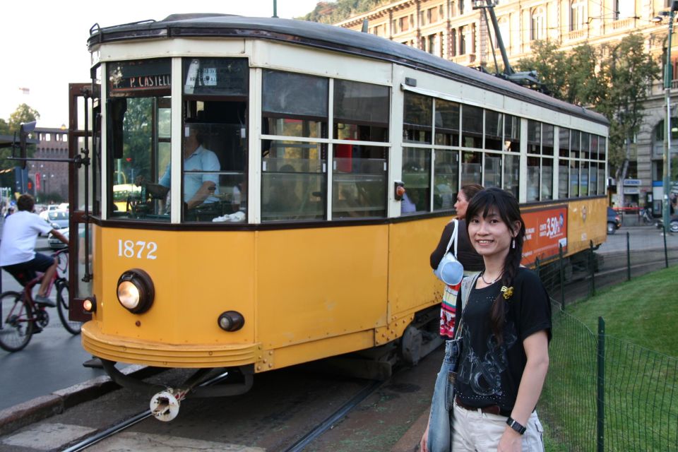 Milan: Private Sightseeing & Shopping Tour with a Local - Milan on foot, with hotel pickup and a personal shopper