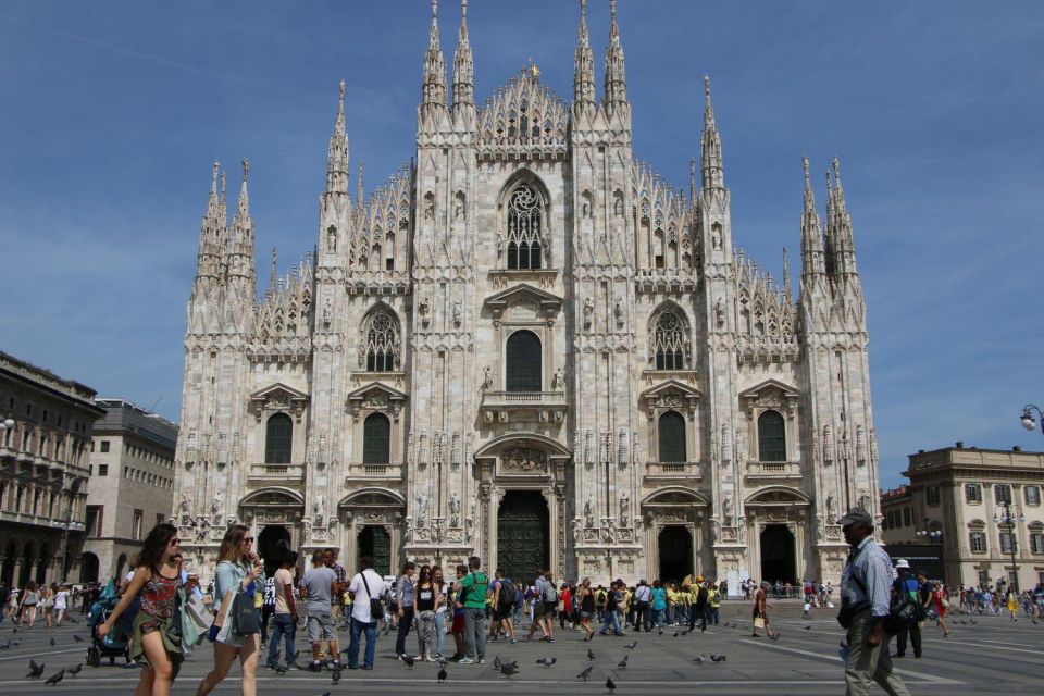 Milan: Private Sightseeing & Shopping Tour with a Local - Duomo di Milano and Galleria Vittorio Emanuele II: classic sights that set the tone