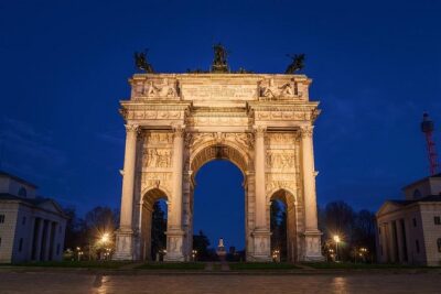 MILAN PRIVATE WALKING TOUR BY NIGHT: AMAZING MILAN - 2 h - Starting at Piazza della Scala and setting up the vibe