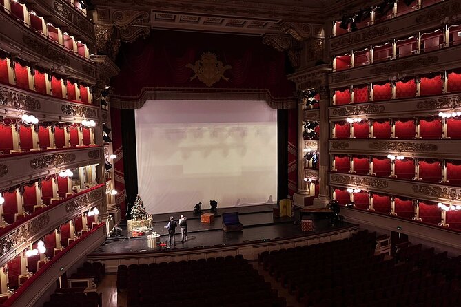 Milan Scala Theatre and Duomo Cathedral Tour - The guide experience: why commentary changes everything