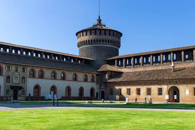 Milan Scavenger Hunt and Best Landmarks Self Guided Tour - Stop-by-stop: how the route plays across Milan landmarks