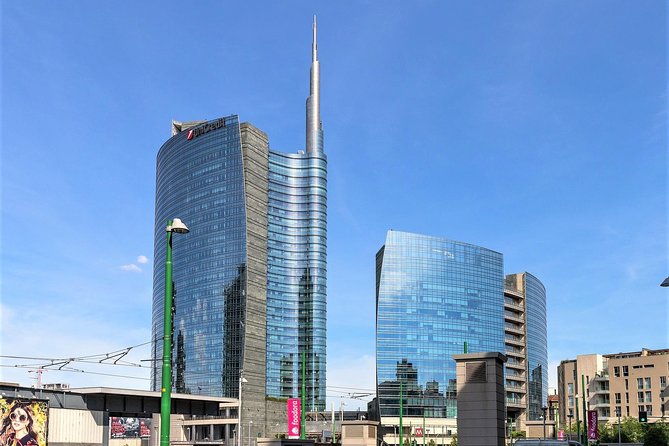 Milan Skyscrapers Guided Tour: Porta Nuova, Unicredit tower & Vertical Forest - The Eataly tasting finish: regional Italy in one stop