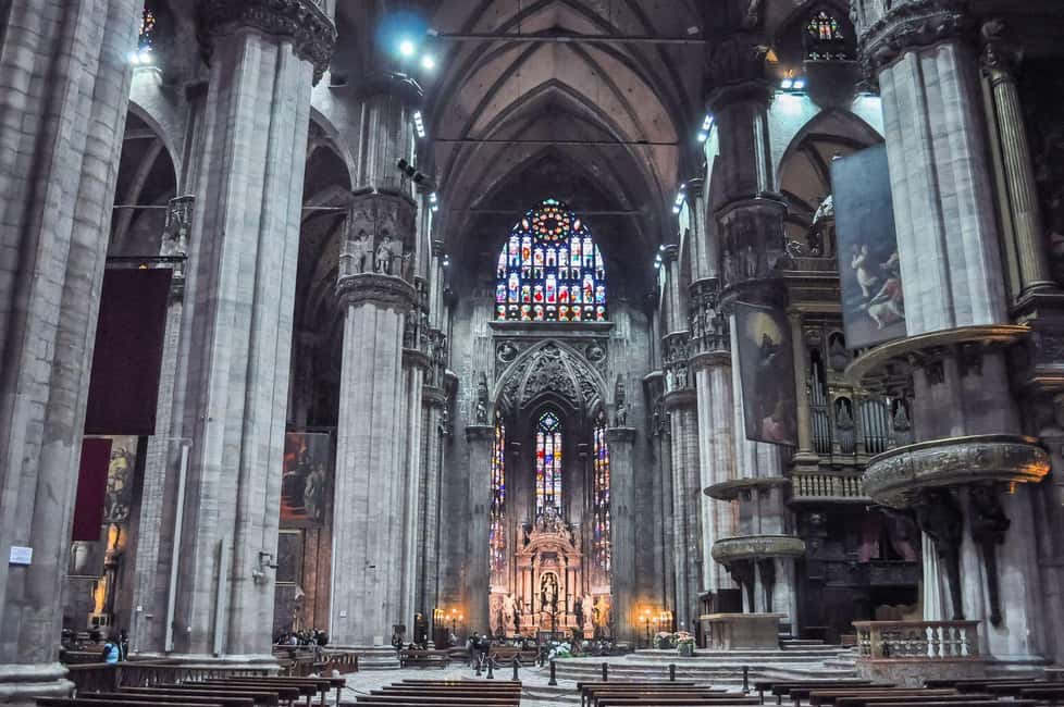 Milan Small Group: Duomo & Rooftop, Castle, Gelato Tasting - Gelato tasting: a short stop that fixes the pacing