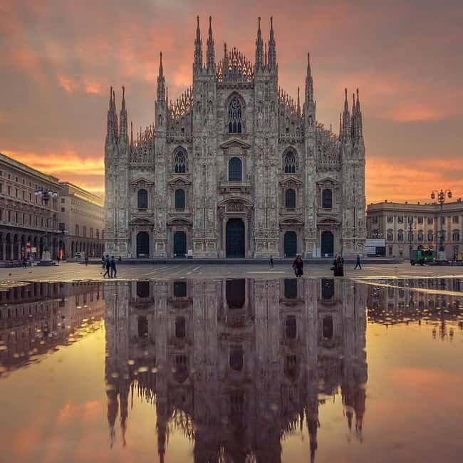 Milan: Small Group - Duomo & Rooftop, Wine & Food Tasting - Galleria Vittorio Emanuele II and Piazza della Scala: Two Landmarks, One Walk