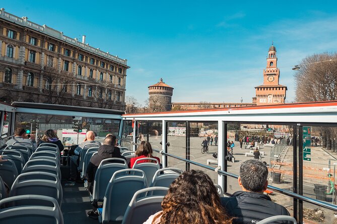 Milan Super Saver: Skip-the-Line Duomo and Rooftop Guided Tour - Meeting at Piazza del Duomo: get oriented quickly