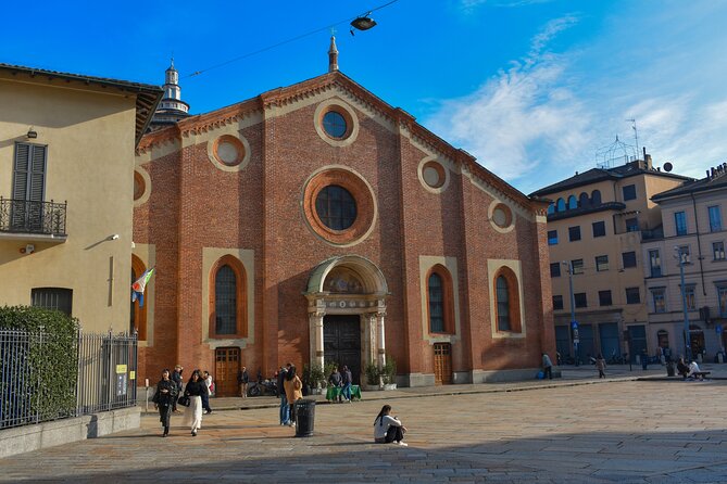 Milan: The Last Supper & Sforza Castle Guided Tour - What the guide does inside the Last Supper viewing area