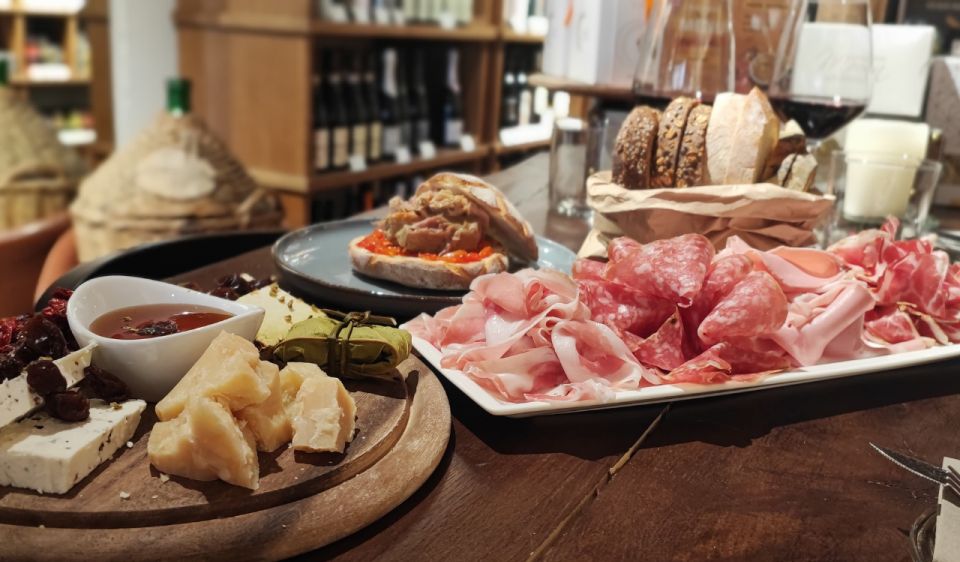 Milan Wine Tasting Aperitivo - Guide Styles Matter: Beppe’s Sommelier Approach and Leonardo’s Explanations