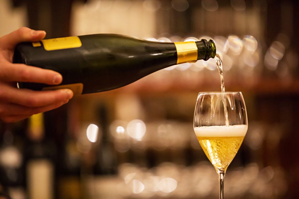 Milan: Wine Tasting Experience in the City Centre - The flight: red, white, and sparkling paired with chef-made bites