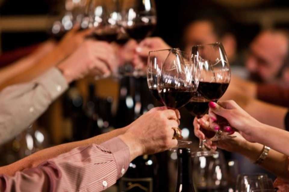 Milan: Wine Tasting with an Italian Sommelier - What Happens in the 60 Minutes: Aperitivo Rhythm, Not a Marathon