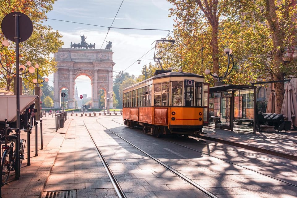 Milano: Highlights Private Tour, Duomo, Castle & Gelato - Galleria Vittorio Emanuele II: shop under a glass dome