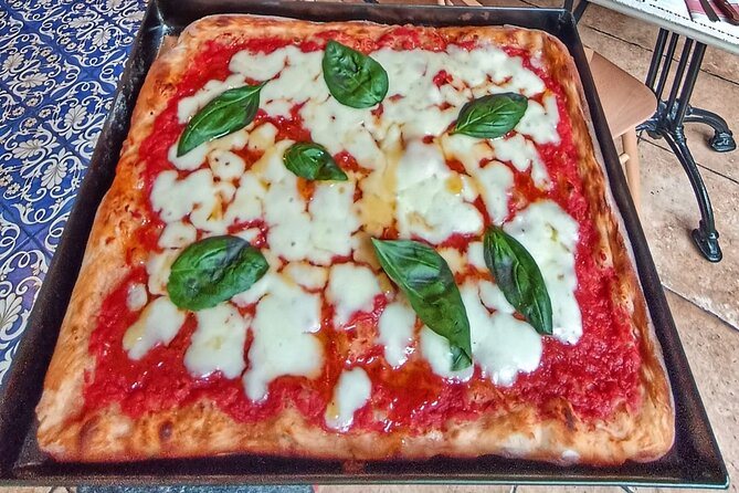 Pizza Training Experience. Como Area - Pizza Training Experience in Como: a practical, small-group class
