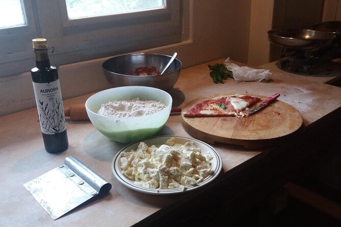 Pizza Training Experience. Como Area - Ingredient quality matters: local producers and farm-fresh basics