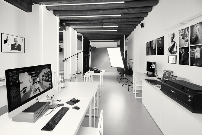 Portrait and Photographic Workshop in Milan - Portrait Setup: Studio Shooting in an Art Gallery Space