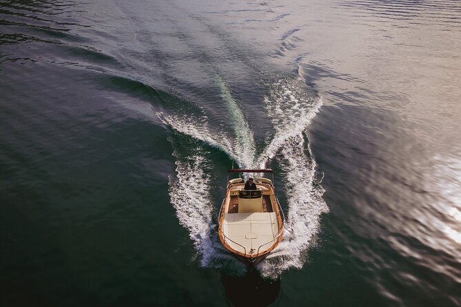 Private Boat Tour on Italian Gozzo on Lake Como - Price and value: $362.81 per group, up to 7
