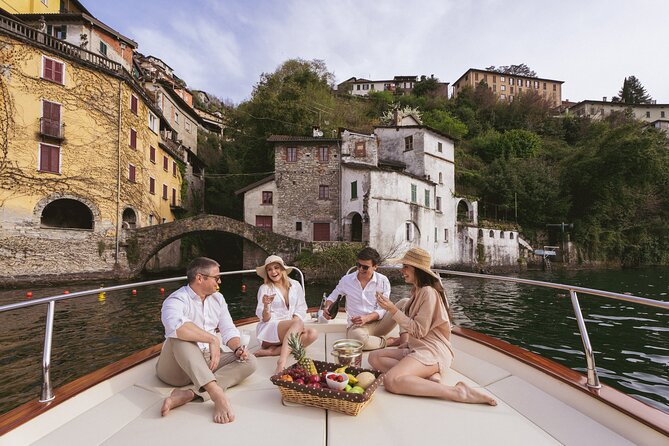 Private Boat Tour on Italian Gozzo on Lake Como - The skipper experience: real talk, real pacing