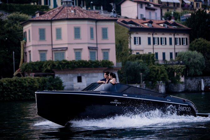 Private Boat Tour on the Lake Como - The Versace villa zone: where fame is built into the shoreline