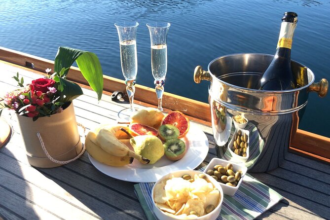 Private Guided Sailing Boat Tour on Lake Como with Aperitif - South route from Bellagio: Limonta, Lierna, and Varenna swim + wine