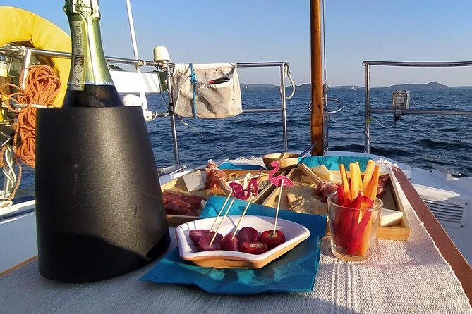 Private Tour on a Sailing Boat on Lake Maggiore with Aperitif and Music - Km 0 Aperitivo on Board: What You Actually Eat and Drink