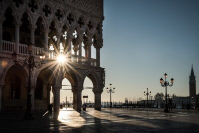 Private Transfer from Milan to Venice with a 2h Stop in Verona - The Verona Break at Piazza delle Erbe: How to Use Your Two Hours