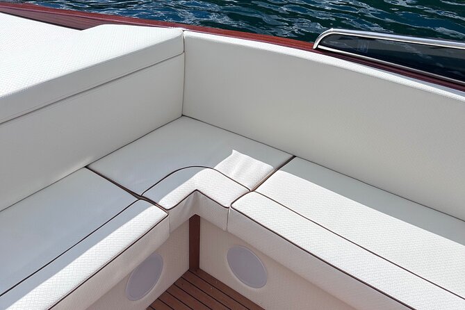 Private wooden boat tour on Lake Como - Ossuccio and Isola Comacina: silence breaks the glamour