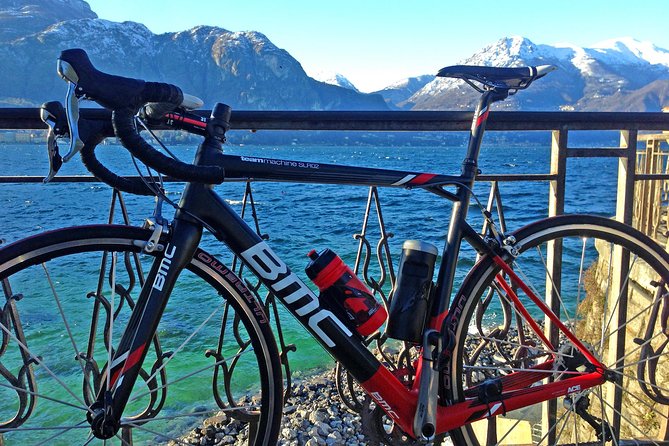 Road Bike tour in Lake Como & Bellagio - Cernobbio villa stop: where the lake feels lived-in