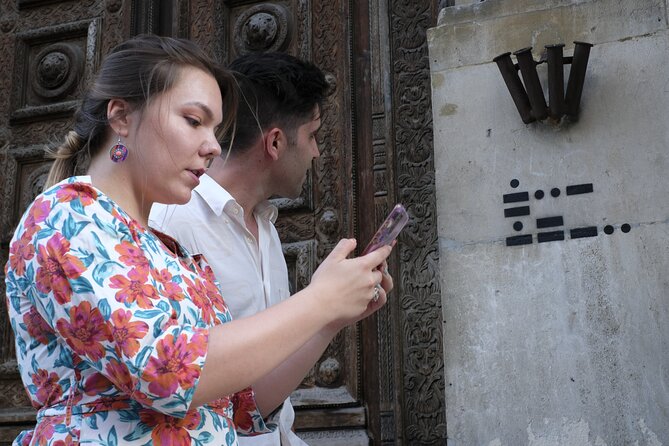 Royal Milan: Self-Guided Story Puzzle Adventure - How the Questo app works (and what you control)