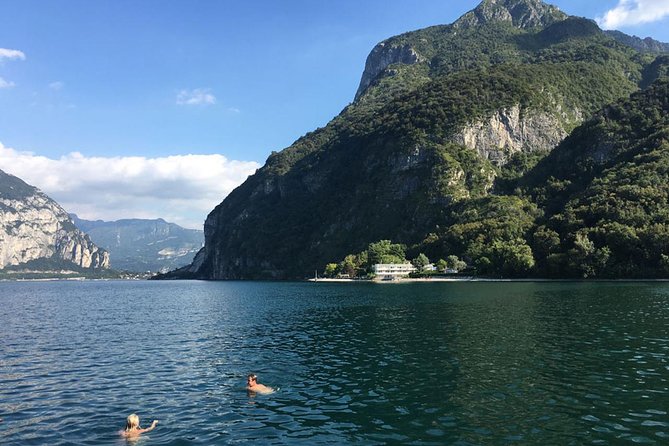 Sailing Experience on Lake Como: Fun, Relax and Adventure! - The crew vibe: steering, safety, and that small-group feeling
